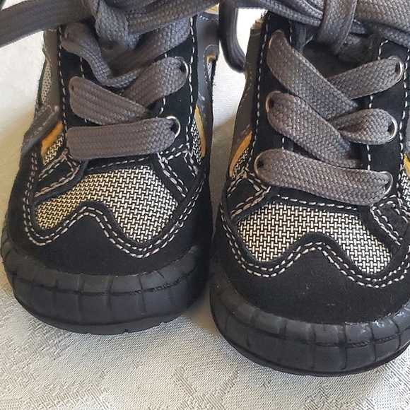 Children's Place Black Grey Lace Up Sneakers Tennis Shoes Baby Size 4 - Picture 9 of 10